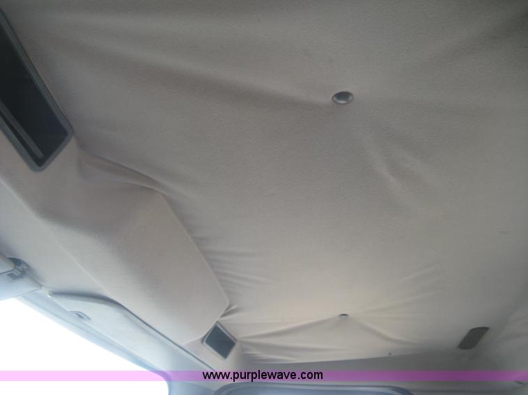 image for item J2892 2005 Freightliner Business Class M2 truck cab and chassis