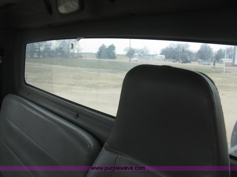 image for item J2892 2005 Freightliner Business Class M2 truck cab and chassis