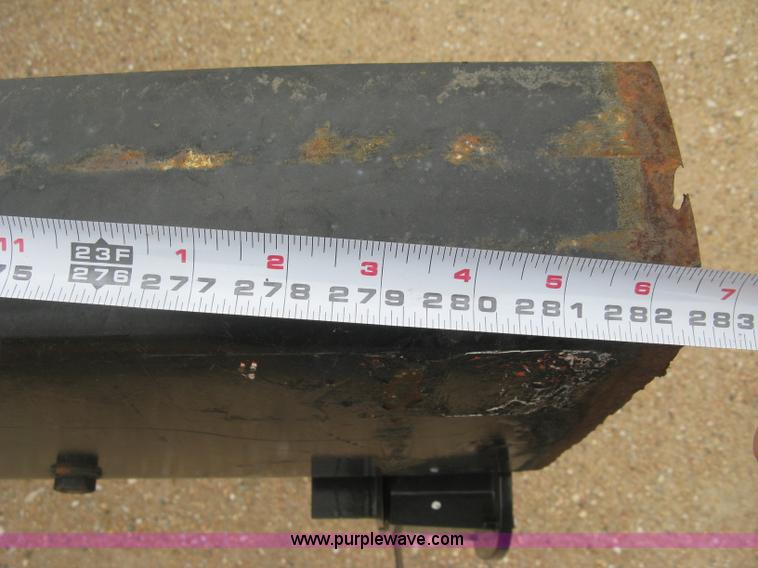 image for item J2892 2005 Freightliner Business Class M2 truck cab and chassis