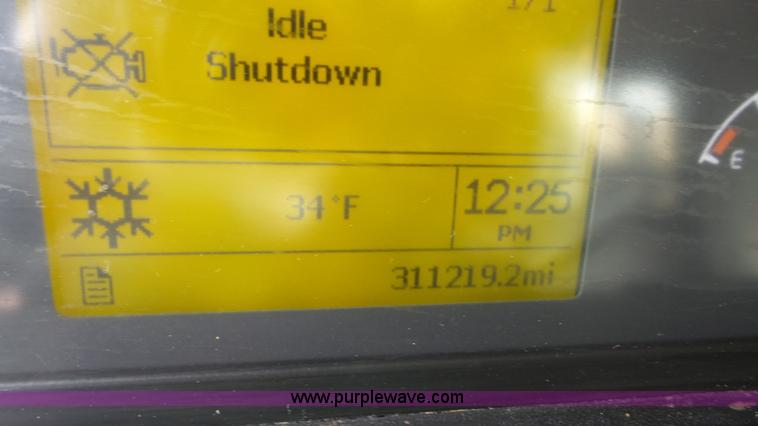 image for item J4664 2007 Volvo VNM 64T200 semi truck