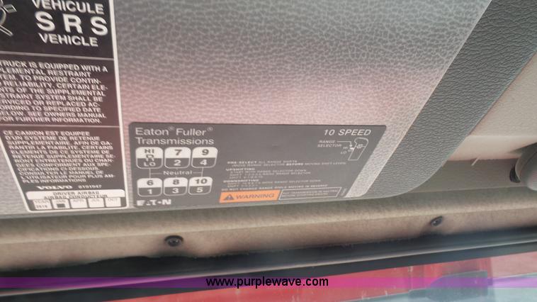 image for item J4664 2007 Volvo VNM 64T200 semi truck