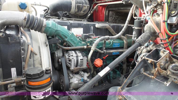 image for item J4664 2007 Volvo VNM 64T200 semi truck