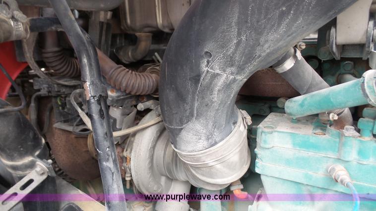 image for item J4664 2007 Volvo VNM 64T200 semi truck