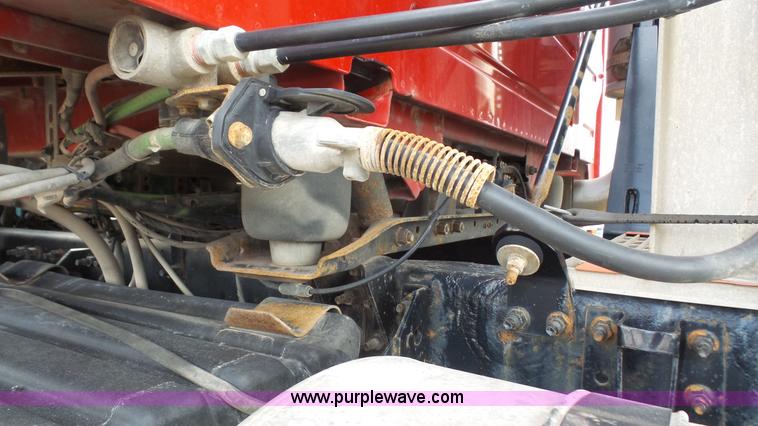 image for item J4664 2007 Volvo VNM 64T200 semi truck