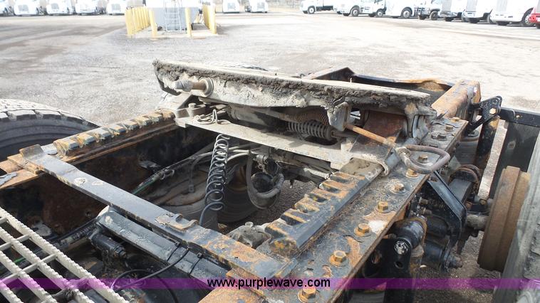 image for item J4664 2007 Volvo VNM 64T200 semi truck