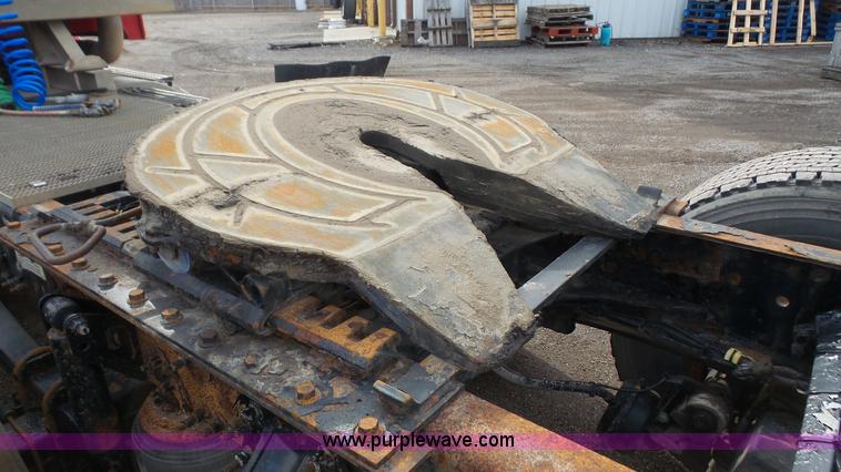 image for item J4664 2007 Volvo VNM 64T200 semi truck