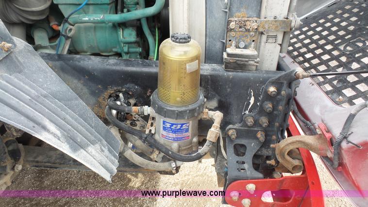 image for item J4664 2007 Volvo VNM 64T200 semi truck