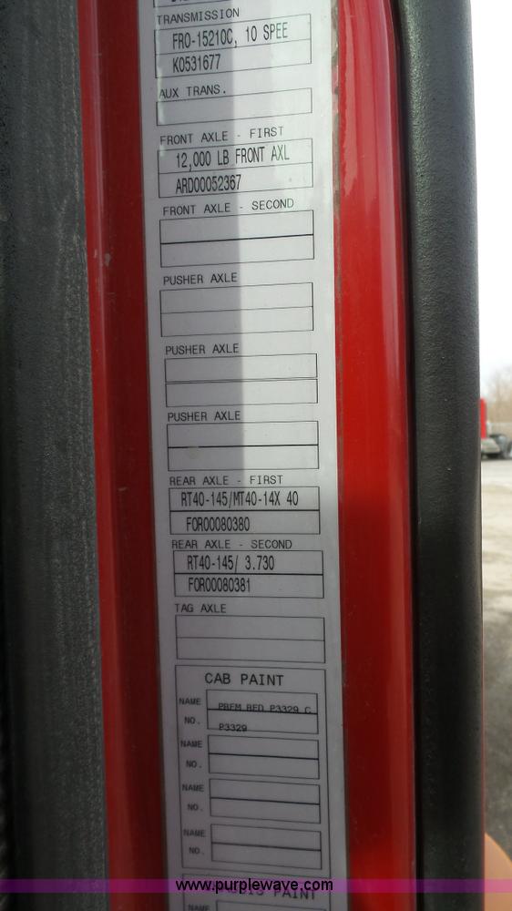 image for item J4664 2007 Volvo VNM 64T200 semi truck