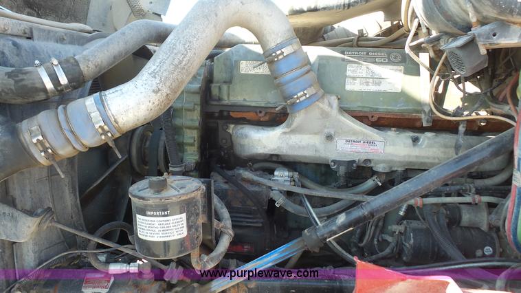 image for item J4703 2001 International Eagle 9400i semi truck