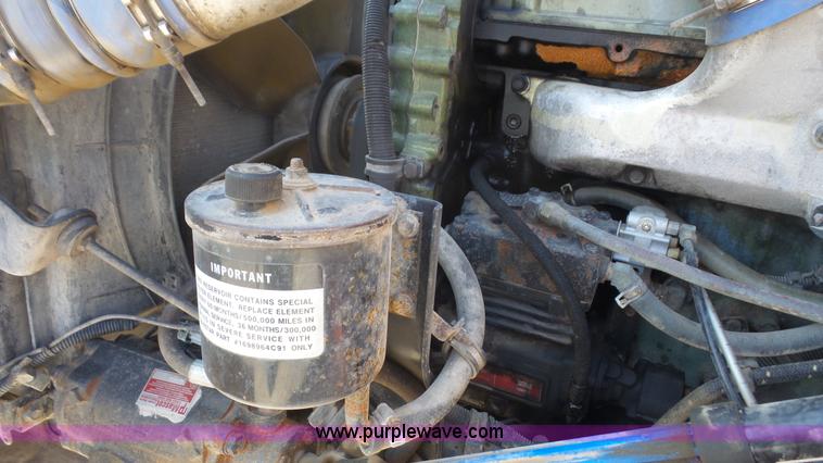 image for item J4703 2001 International Eagle 9400i semi truck