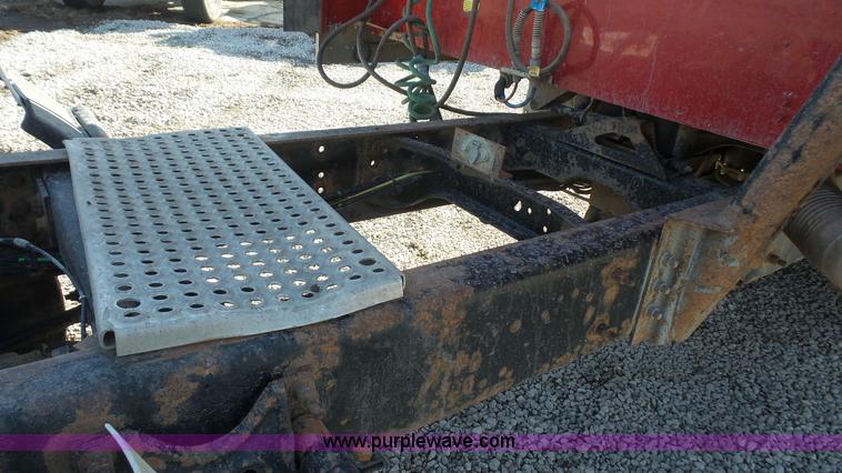 image for item J4703 2001 International Eagle 9400i semi truck