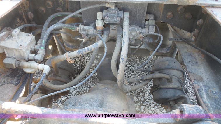 image for item J4703 2001 International Eagle 9400i semi truck