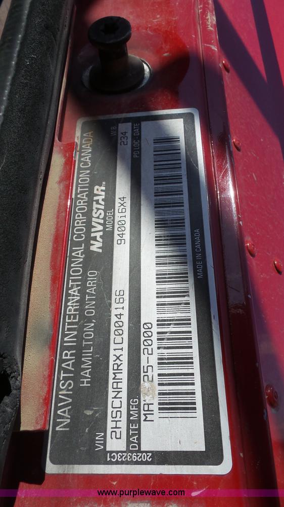 image for item J4703 2001 International Eagle 9400i semi truck