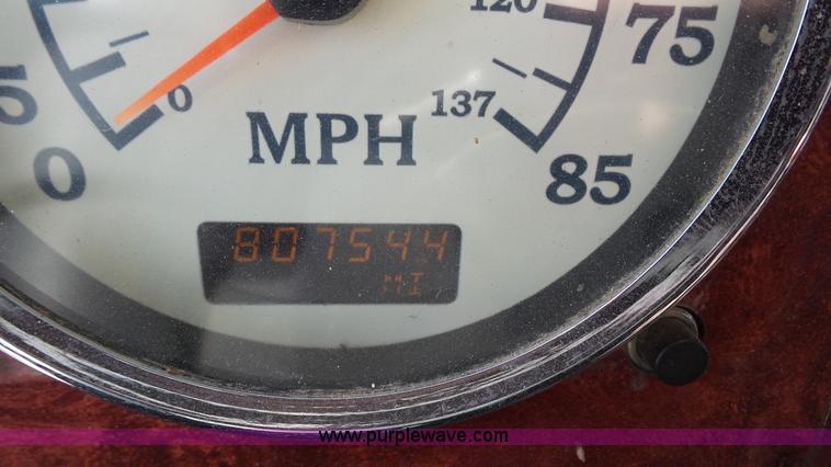 image for item J4704 2004 International Eagle 9400i semi truck