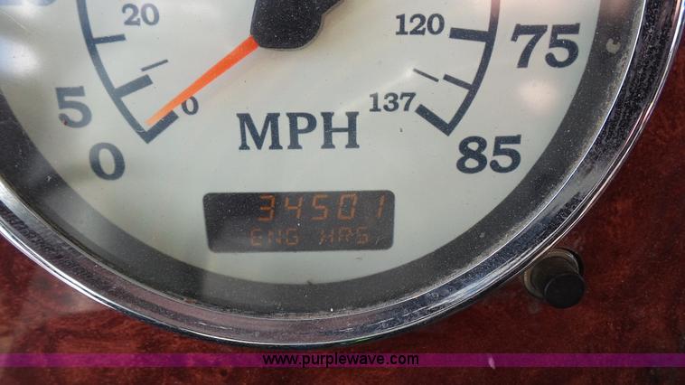 image for item J4704 2004 International Eagle 9400i semi truck