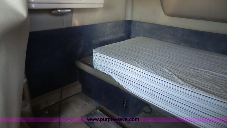 image for item J4704 2004 International Eagle 9400i semi truck