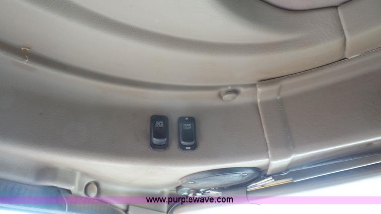 image for item J4704 2004 International Eagle 9400i semi truck