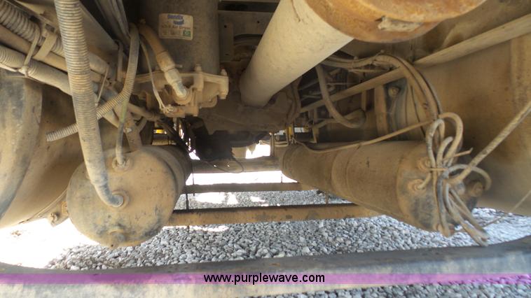 image for item J4704 2004 International Eagle 9400i semi truck