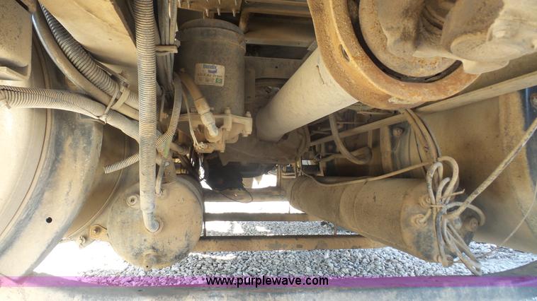 image for item J4704 2004 International Eagle 9400i semi truck