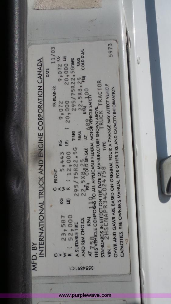 image for item J4704 2004 International Eagle 9400i semi truck