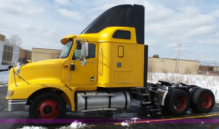 image for item J7268 2006 International 9200i semi truck