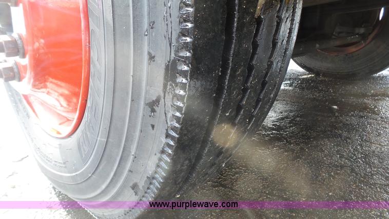 image for item J7268 2006 International 9200i semi truck