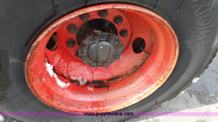 image for item J7268 2006 International 9200i semi truck