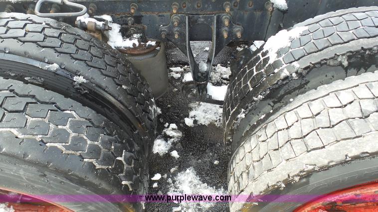 image for item J7268 2006 International 9200i semi truck