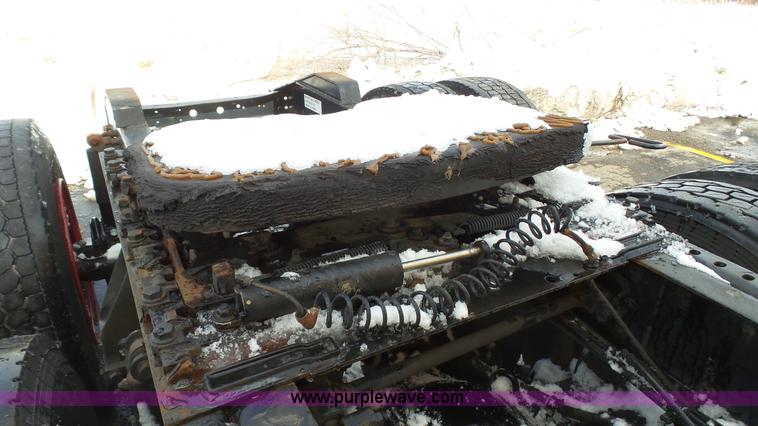 image for item J7268 2006 International 9200i semi truck