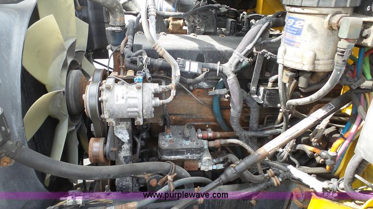 image for item J7268 2006 International 9200i semi truck