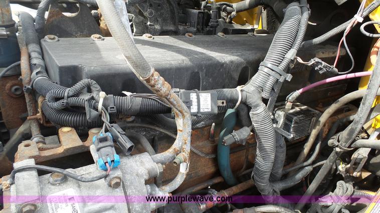 image for item J7268 2006 International 9200i semi truck