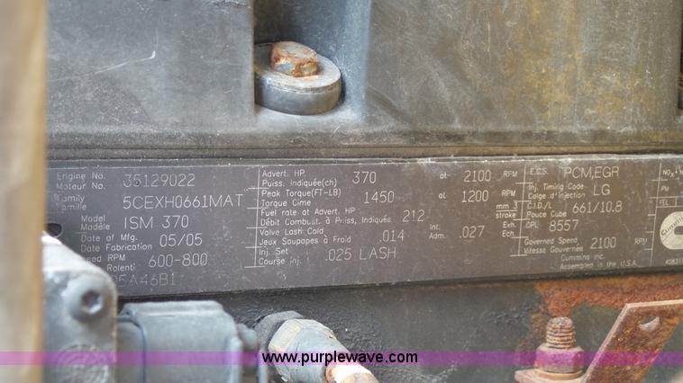 image for item J7268 2006 International 9200i semi truck