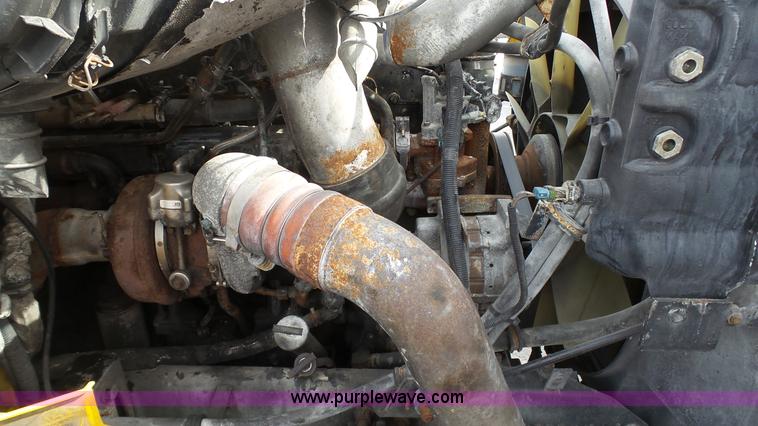 image for item J7268 2006 International 9200i semi truck