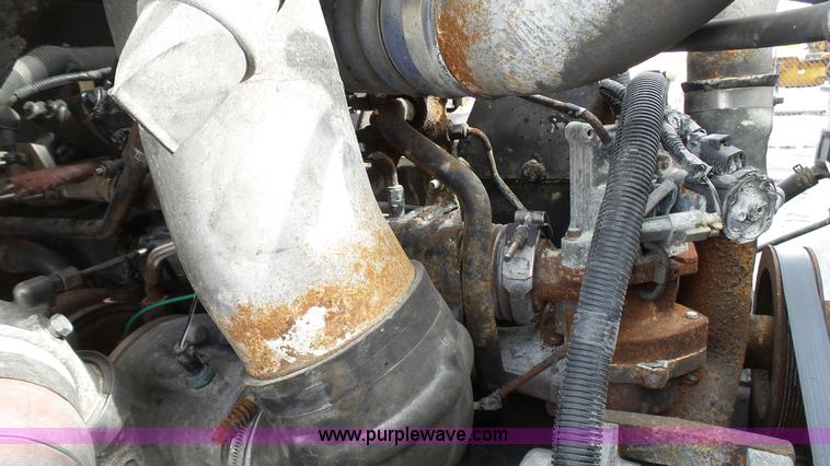 image for item J7268 2006 International 9200i semi truck