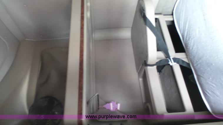 image for item J7268 2006 International 9200i semi truck