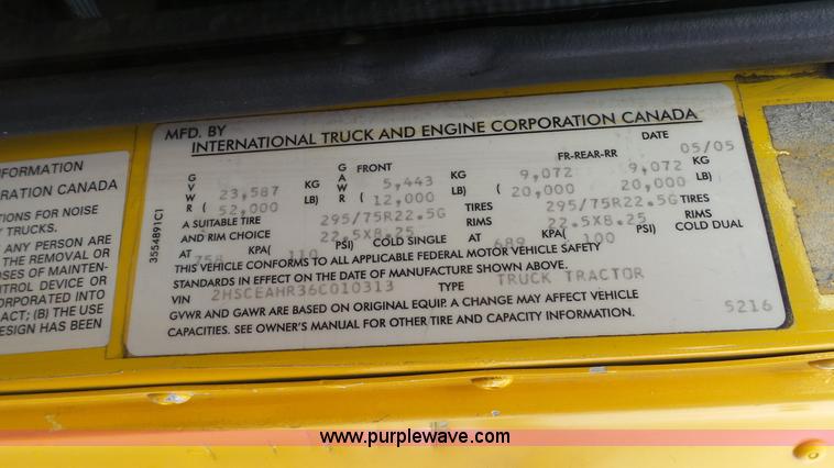 image for item J7268 2006 International 9200i semi truck