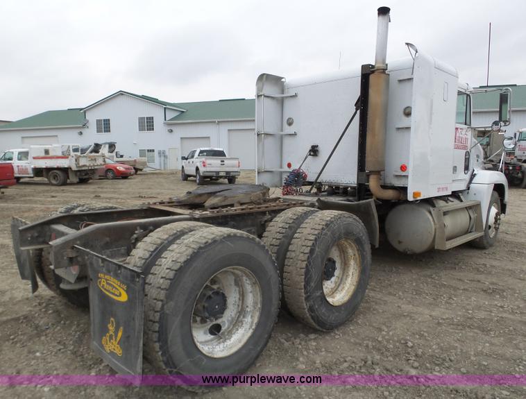 image for item J8849 1992 Freightliner FLD semi truck