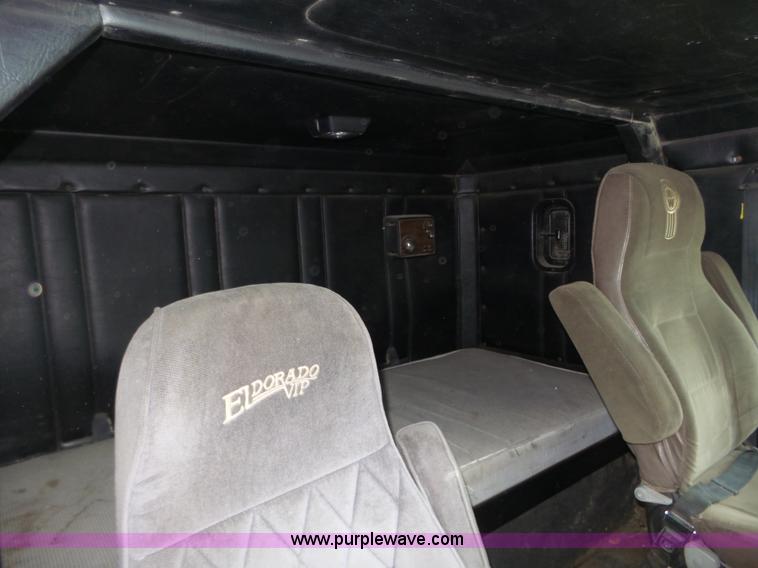 image for item J8849 1992 Freightliner FLD semi truck