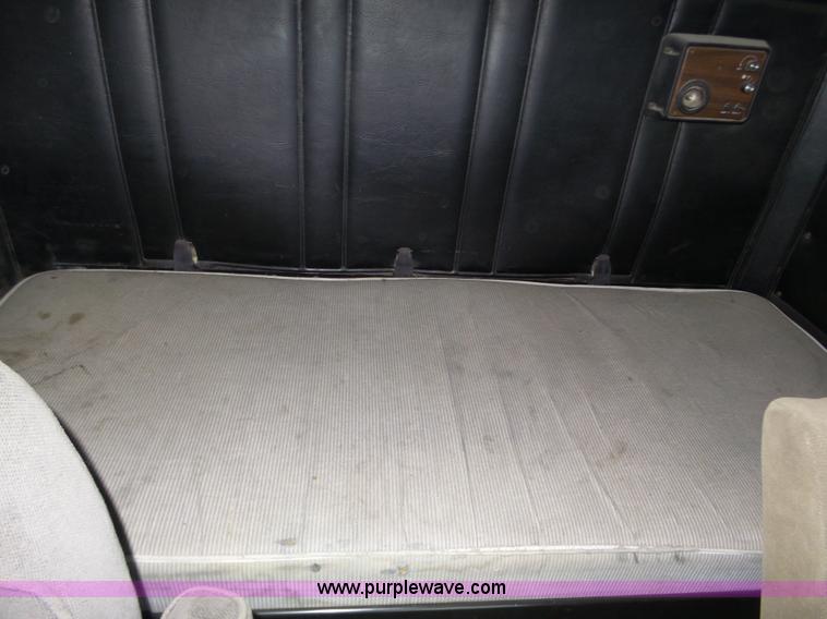 image for item J8849 1992 Freightliner FLD semi truck