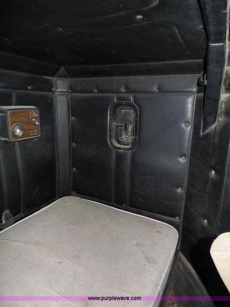 image for item J8849 1992 Freightliner FLD semi truck