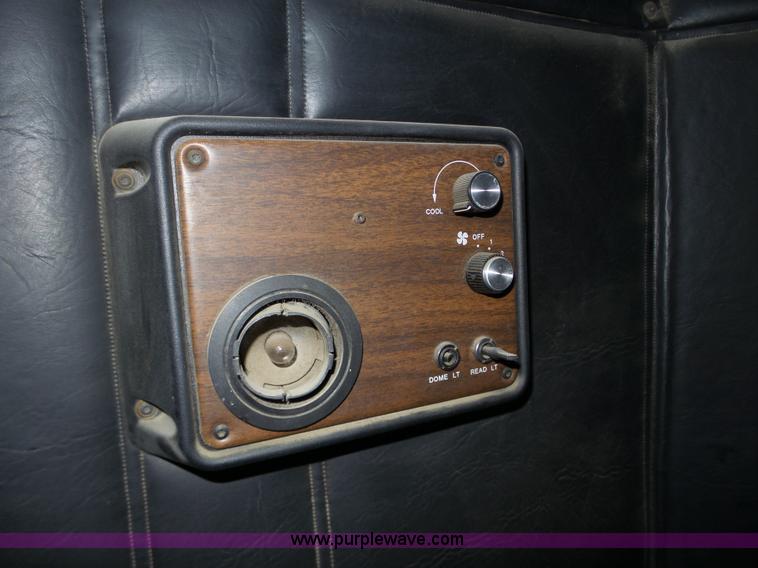 image for item J8849 1992 Freightliner FLD semi truck