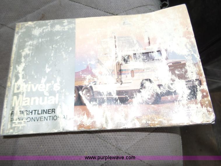 image for item J8849 1992 Freightliner FLD semi truck