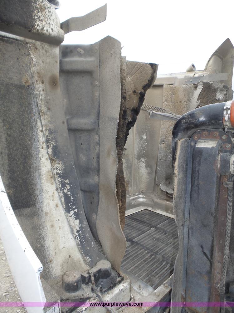 image for item J8849 1992 Freightliner FLD semi truck