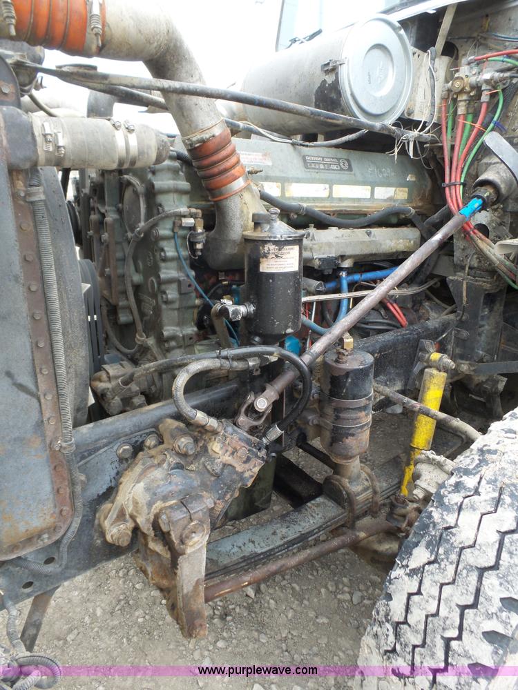 image for item J8849 1992 Freightliner FLD semi truck