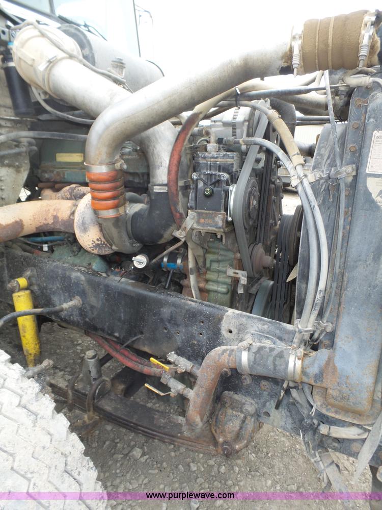 image for item J8849 1992 Freightliner FLD semi truck