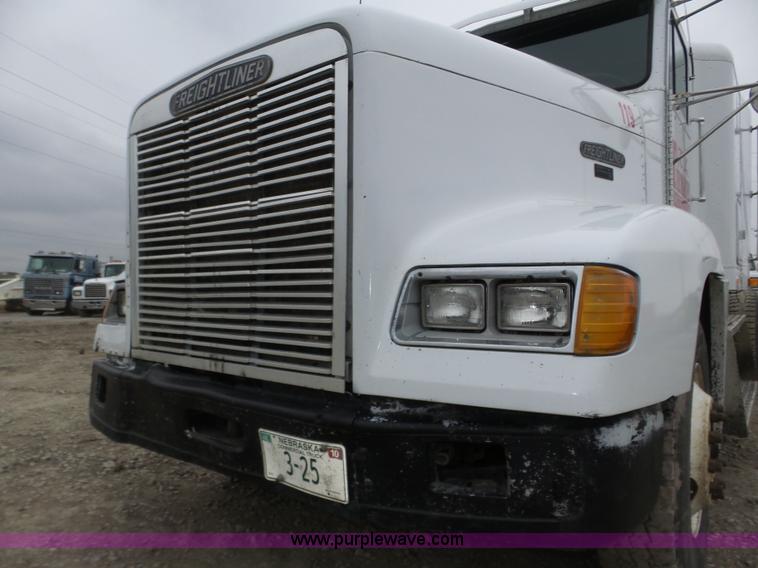 image for item J8849 1992 Freightliner FLD semi truck
