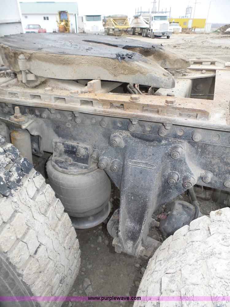 image for item J8849 1992 Freightliner FLD semi truck