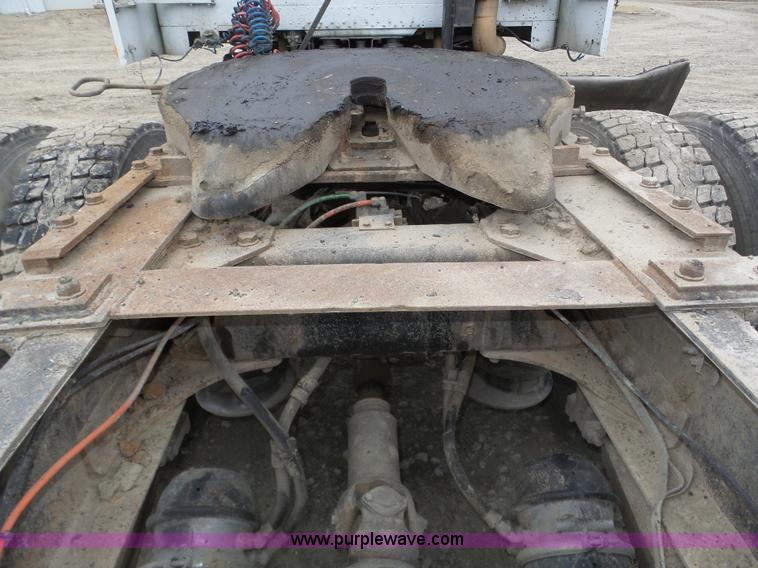 image for item J8849 1992 Freightliner FLD semi truck