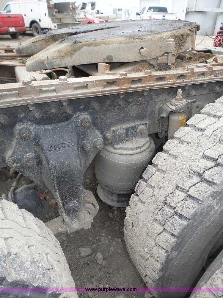 image for item J8849 1992 Freightliner FLD semi truck