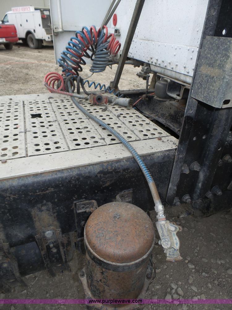 image for item J8849 1992 Freightliner FLD semi truck